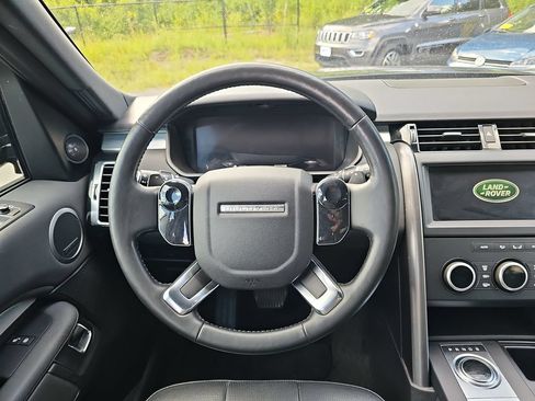 Used 2020 Land Rover Discovery Landmark AWD/4WD image 12
