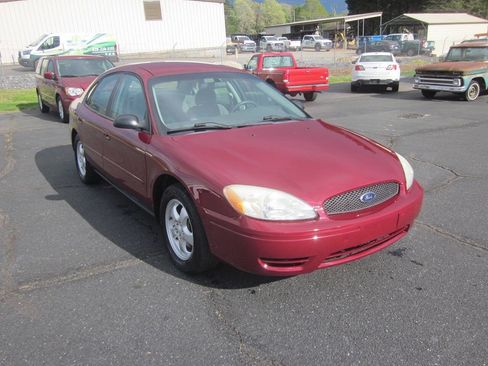 Used 2005 Ford Taurus SE image 4