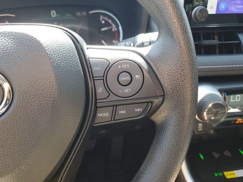 Used 2025 Toyota RAV4 XLE FWD image 20