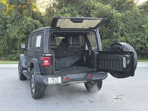 Used 2019 Jeep Wrangler Unlimited Sahara AWD/4WD image 14