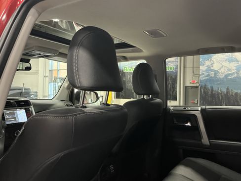 Used 2021 Toyota 4Runner SR5 Premium w/ Moonroof Package AWD/4WD image 15