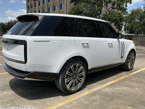 Used 2025 Land Rover Range Rover SE AWD/4WD image 6