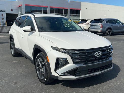 Certified 2025 Hyundai Tucson SEL image 3