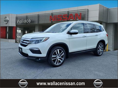 Used 2017 Honda Pilot Touring image 1