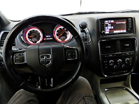 Used 2019 Dodge Grand Caravan SXT FWD image 17