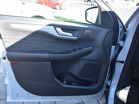 New 2025 Ford Escape SE w/ PHEV Premium Package image 13