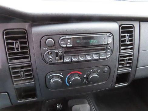 Used 2004 Dodge Dakota Sport w/ Deluxe Convenience Group image 20
