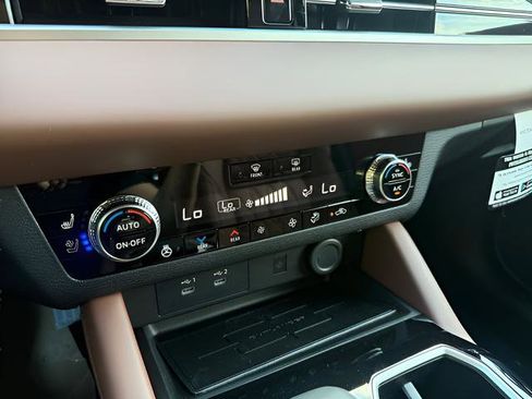 New 2026 Mitsubishi Outlander SEL image 21