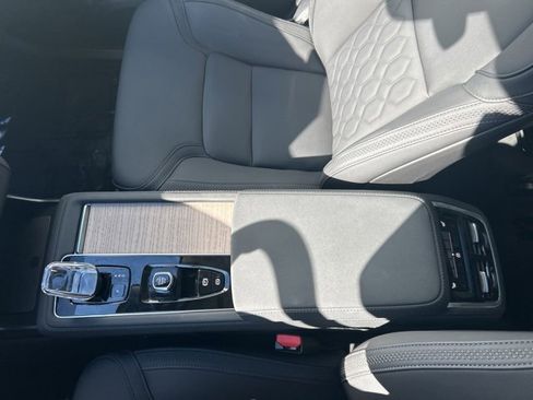 Certified 2025 Volvo XC90 B6 Plus image 26