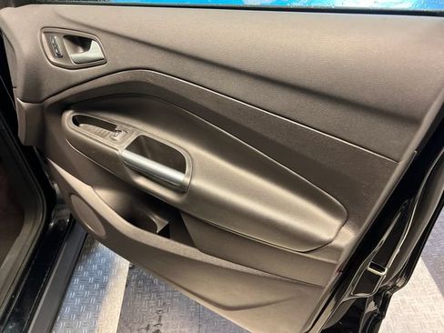 Used 2016 Ford Escape SE w/ SE Chrome Package FWD image 11