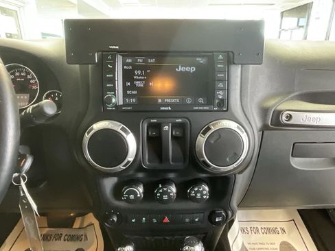 Used 2015 Jeep Wrangler Rubicon image 10