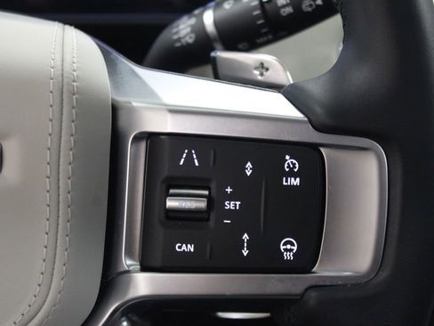 Used 2025 Land Rover Discovery Metropolitan Edition AWD/4WD image 23