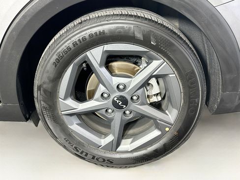 Used 2025 Kia K4 LXS image 11