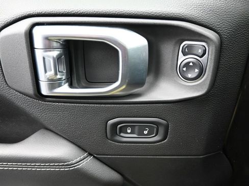 Used 2021 Jeep Wrangler Unlimited Sahara image 16