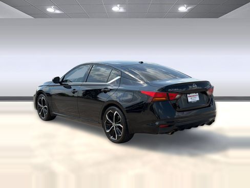 Used 2024 Nissan Altima 2.5 SR w/ SR Premium Package FWD image 3