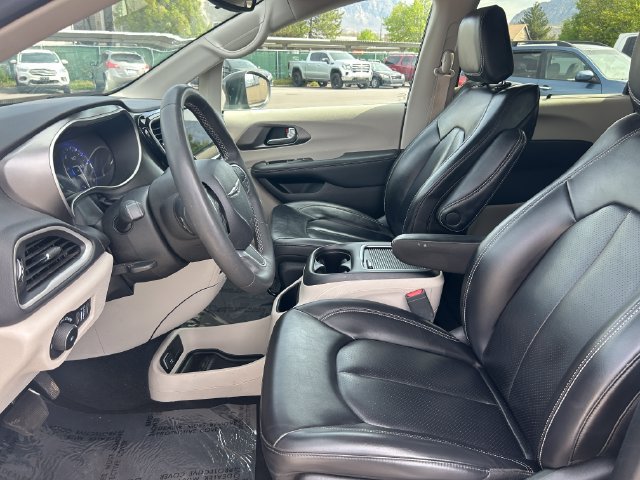 Used 2023 Chrysler Pacifica Touring-L FWD image 25