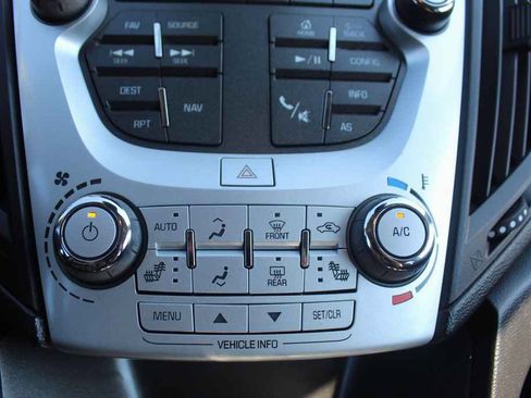Used 2017 Chevrolet Equinox Premier w/ Enhanced Convenience Package AWD/4WD image 19