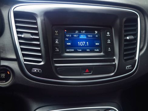 Used 2015 Chrysler 200 Limited w/ Convenience Group FWD image 9