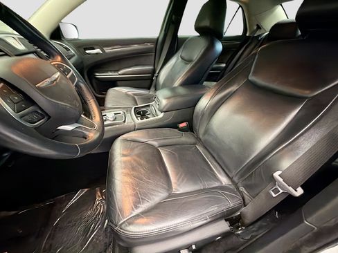 Used 2018 Chrysler 300 Touring L image 11
