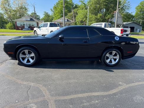 Used 2015 Dodge Challenger SXT RWD image 4