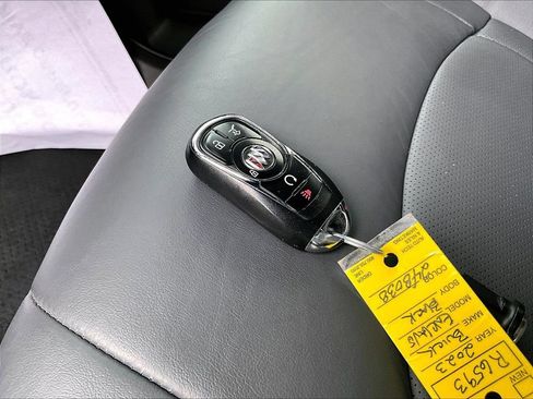 Used 2023 Buick Enclave Essence AWD/4WD image 10
