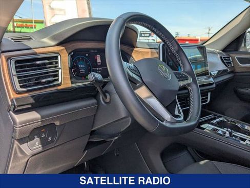 Certified 2026 Volkswagen Atlas SE w/ Panoramic Sunroof Package FWD image 13