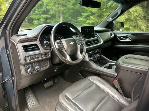 Used 2021 Chevrolet Suburban LT image 18