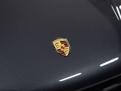 Certified 2025 Porsche Macan image 34