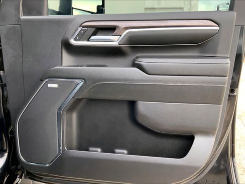 Used 2024 Chevrolet Silverado 3500 LTZ w/ LTZ Premium Package image 20