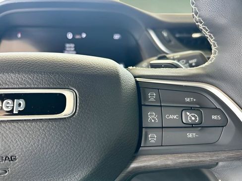 Used 2024 Jeep Grand Cherokee Limited image 38