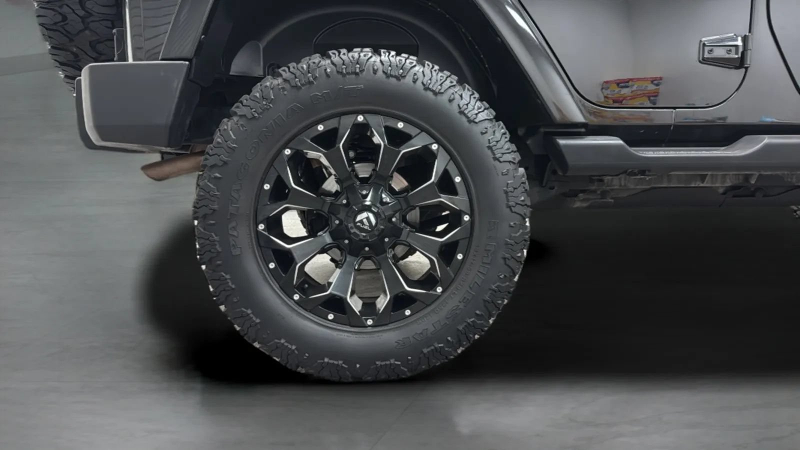Used 2018 Jeep Wrangler Unlimited Sahara w/ Connectivity Group AWD/4WD image 33