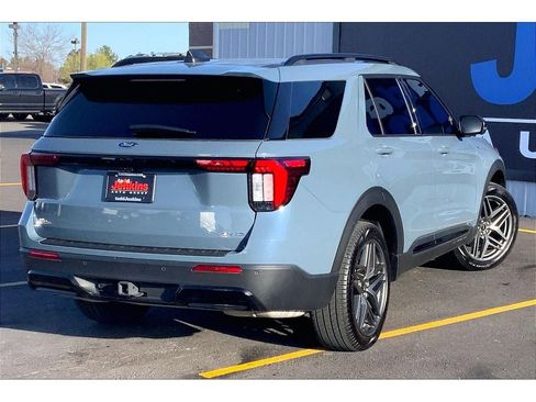 Used 2025 Ford Explorer ST-Line w/ Premium Package AWD/4WD image 15