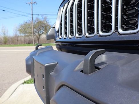 Used 2025 Jeep Wrangler Unlimited Sahara AWD/4WD image 7