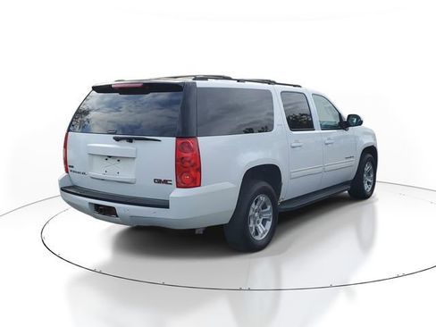 Used 2010 GMC Yukon XL SLT AWD/4WD image 3