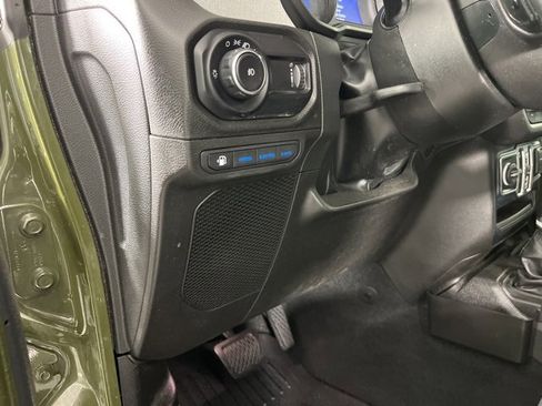 Used 2024 Jeep Wrangler Unlimited image 25