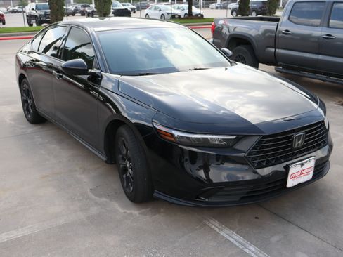 Used 2025 Honda Accord SE image 2