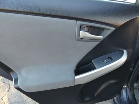 Used 2015 Toyota Prius Two image 40