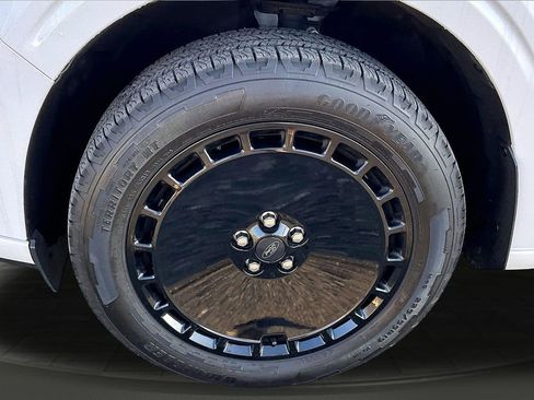 Used 2025 Ford Maverick Lobo image 9