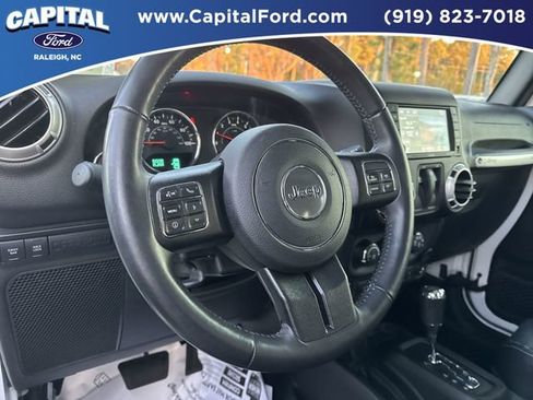 Used 2018 Jeep Wrangler Rubicon w/ Power Convenience Group image 22