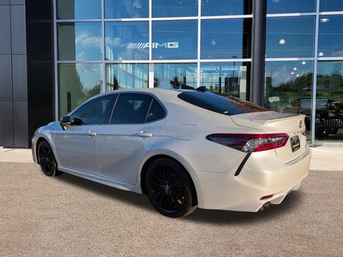 Used 2021 Toyota Camry XSE image 3