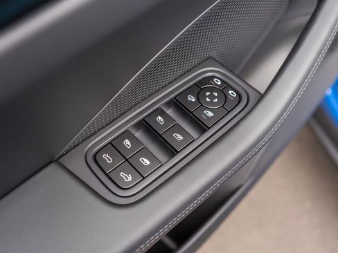 New 2026 Porsche Macan Electric RWD image 31