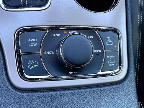 Used 2017 Jeep Grand Cherokee Overland image 35