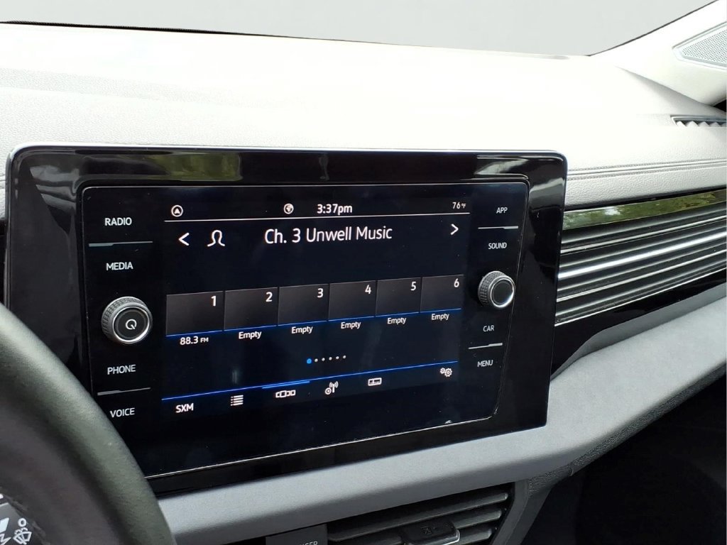 Used 2025 Volkswagen Jetta SE FWD image 4