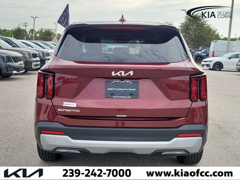 Certified 2025 Kia Sorento LX FWD image 5