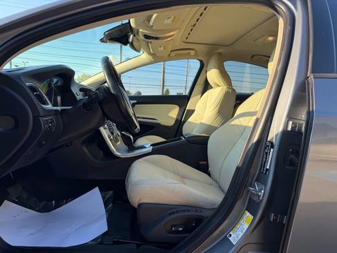 Used 2018 Volvo S60 T5 Dynamic image 21