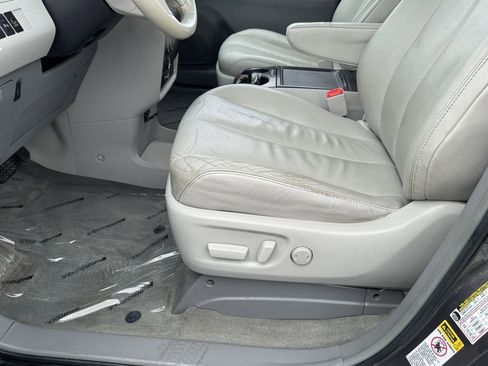 Used 2014 Toyota Sienna XLE w/ Entertainment Package FWD image 35