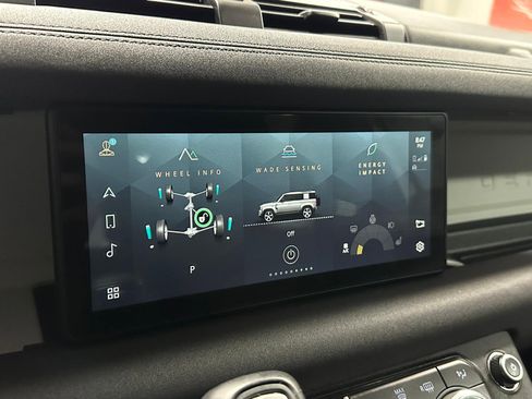 Used 2020 Land Rover Defender 110 First Edition image 27