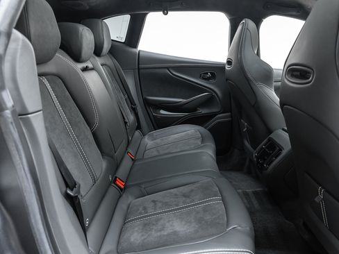 Used 2022 Aston Martin DBX AWD/4WD image 27