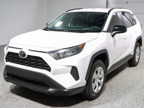 Used 2020 Toyota RAV4 LE FWD image 30