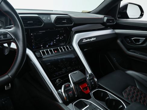 Used 2022 Lamborghini Urus AWD/4WD image 32
